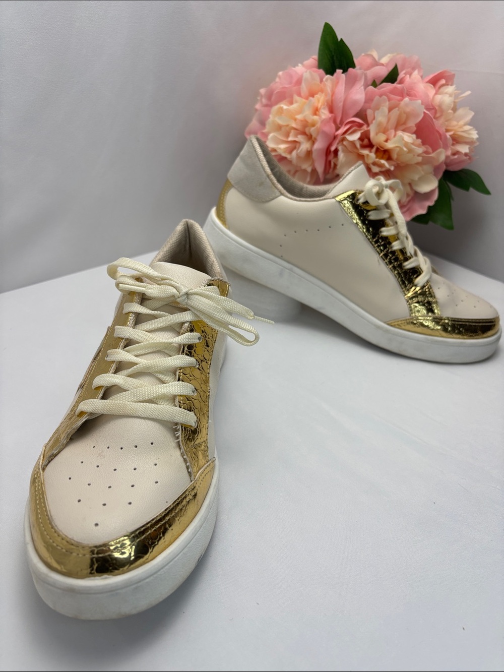 MKS Women’s 9 Cream & Gold Metallic SnakeSkin Low-Top Sneakers #499